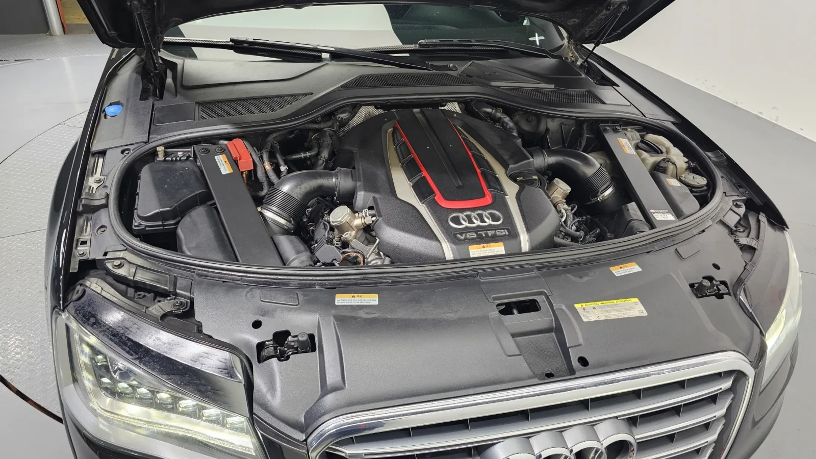 Audi S8 4.0 TFSI quattro , снимка 14 - Автомобили и джипове - 54606793