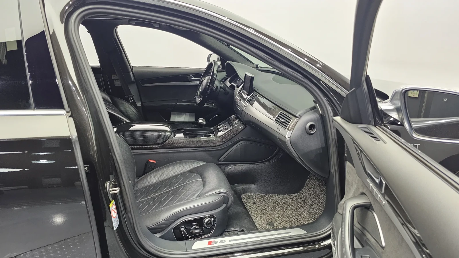 Audi S8 4.0 TFSI quattro , снимка 7 - Автомобили и джипове - 54606793
