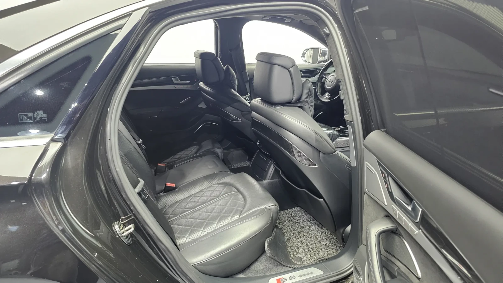 Audi S8 4.0 TFSI quattro , снимка 6 - Автомобили и джипове - 54606793