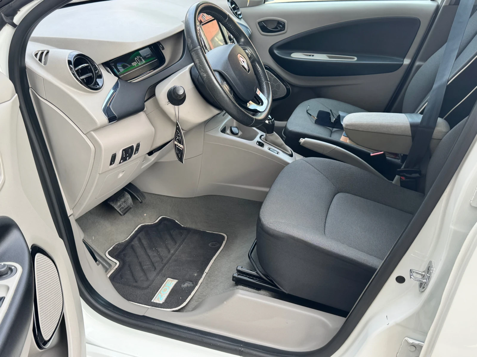 Renault Zoe 65000, снимка 8 - Автомобили и джипове - 54757279