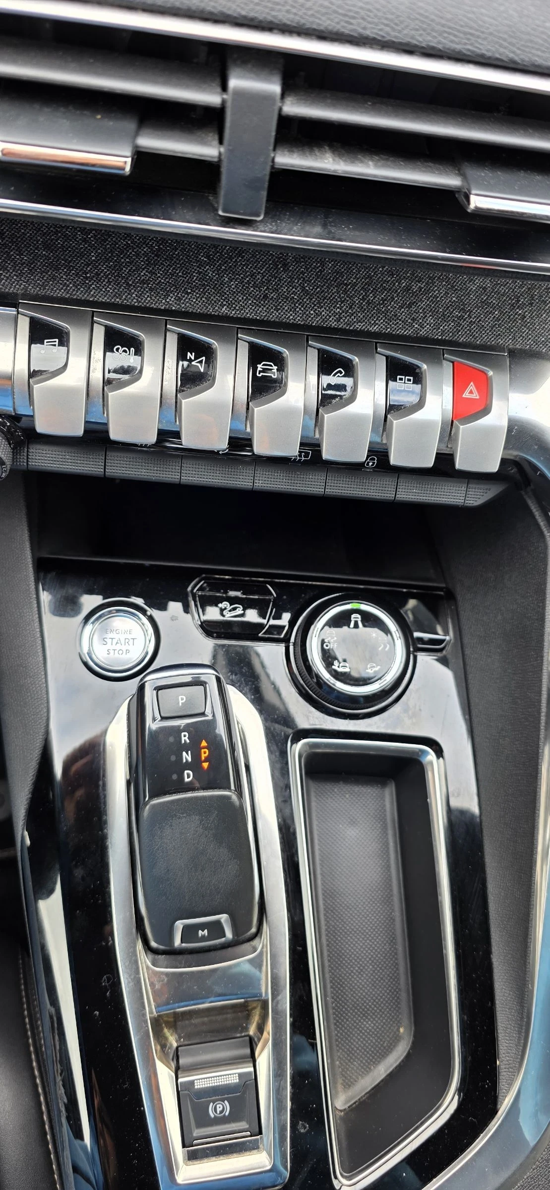 Peugeot 3008 1.5 HDI-GT Line-Automat-Full Led, снимка 12 - Автомобили и джипове - 54800135
