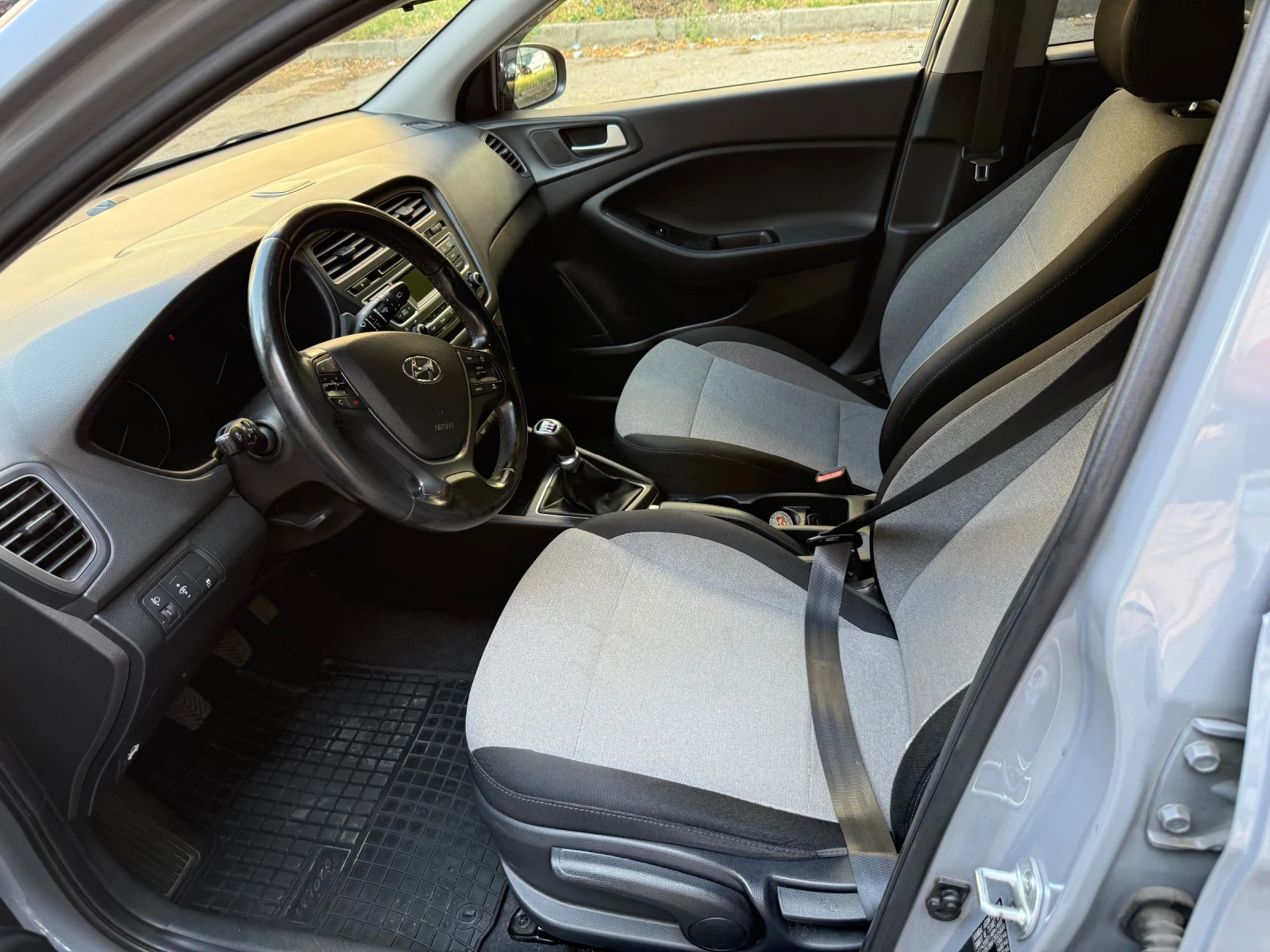 Hyundai I20, снимка 5 - Автомобили и джипове - 55337335