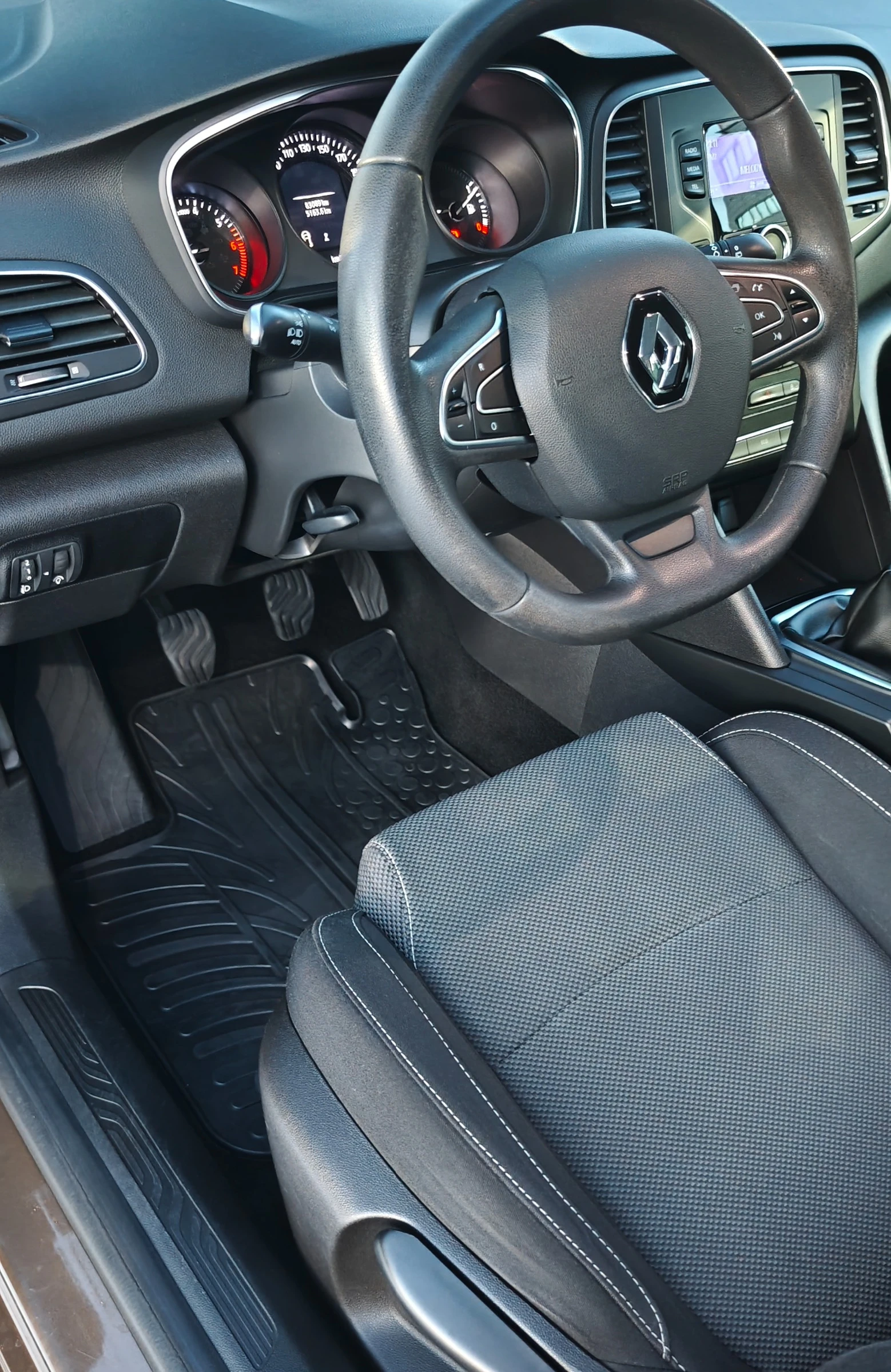 Renault Megane IV Grandtour 1.6 SCe, снимка 7 - Автомобили и джипове - 55387268