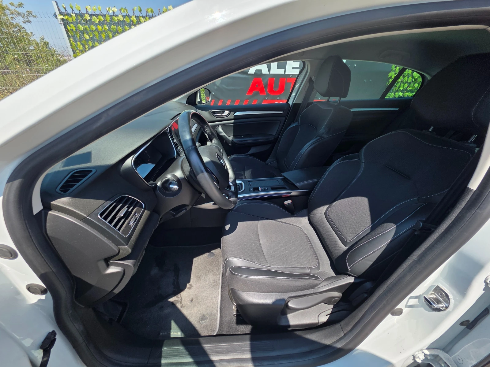 Renault Megane IV-phase II-Sedan-1.3 TCe-140hp, снимка 12 - Автомобили и джипове - 55539513