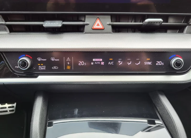 Kia Sportage GT-LINE/230HP/PANO/360/LED/NAVI/KLESS/295g, снимка 13 - Автомобили и джипове - 51668906