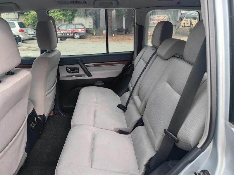 Mitsubishi Pajero  3.0i V6 GLS Automatic, снимка 9 - Автомобили и джипове - 52047645