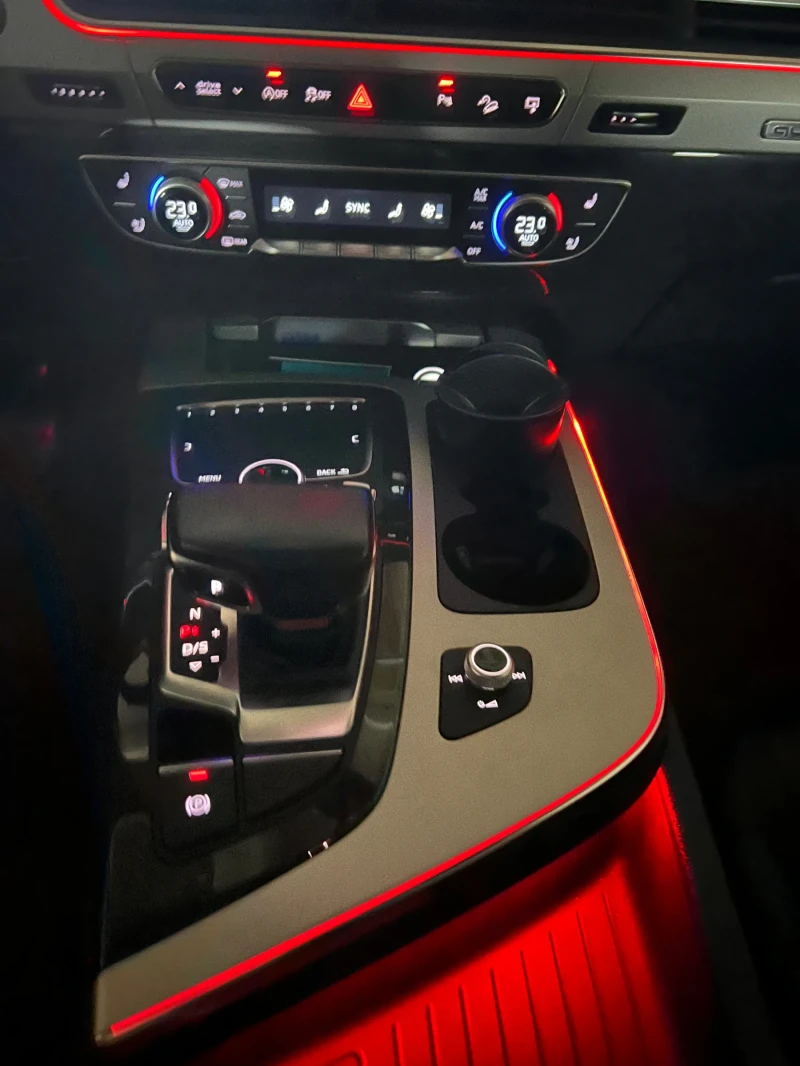 Audi Q7, снимка 8 - Автомобили и джипове - 52271600