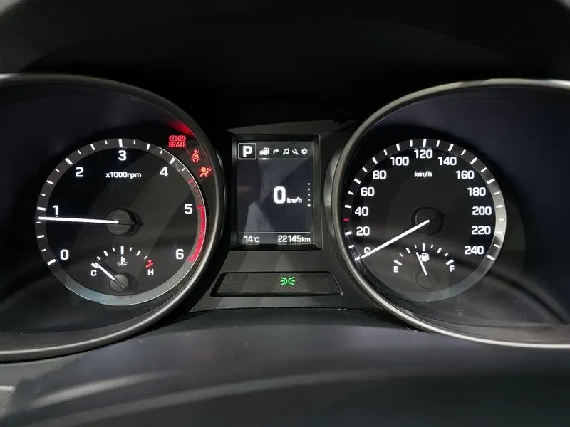 Hyundai Santa fe Diesel 2.0 2Wd Premium, снимка 8 - Автомобили и джипове - 56130282
