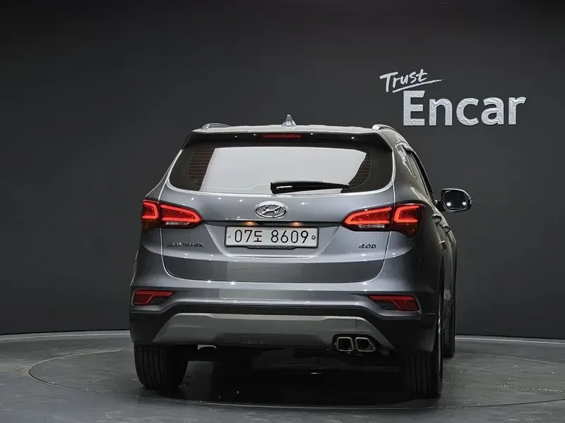 Hyundai Santa fe Diesel 2.0 2Wd Premium, снимка 4 - Автомобили и джипове - 56130282