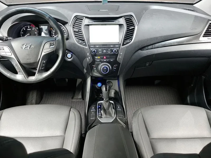 Hyundai Santa fe Diesel 2.0 2Wd Premium, снимка 7 - Автомобили и джипове - 56130282