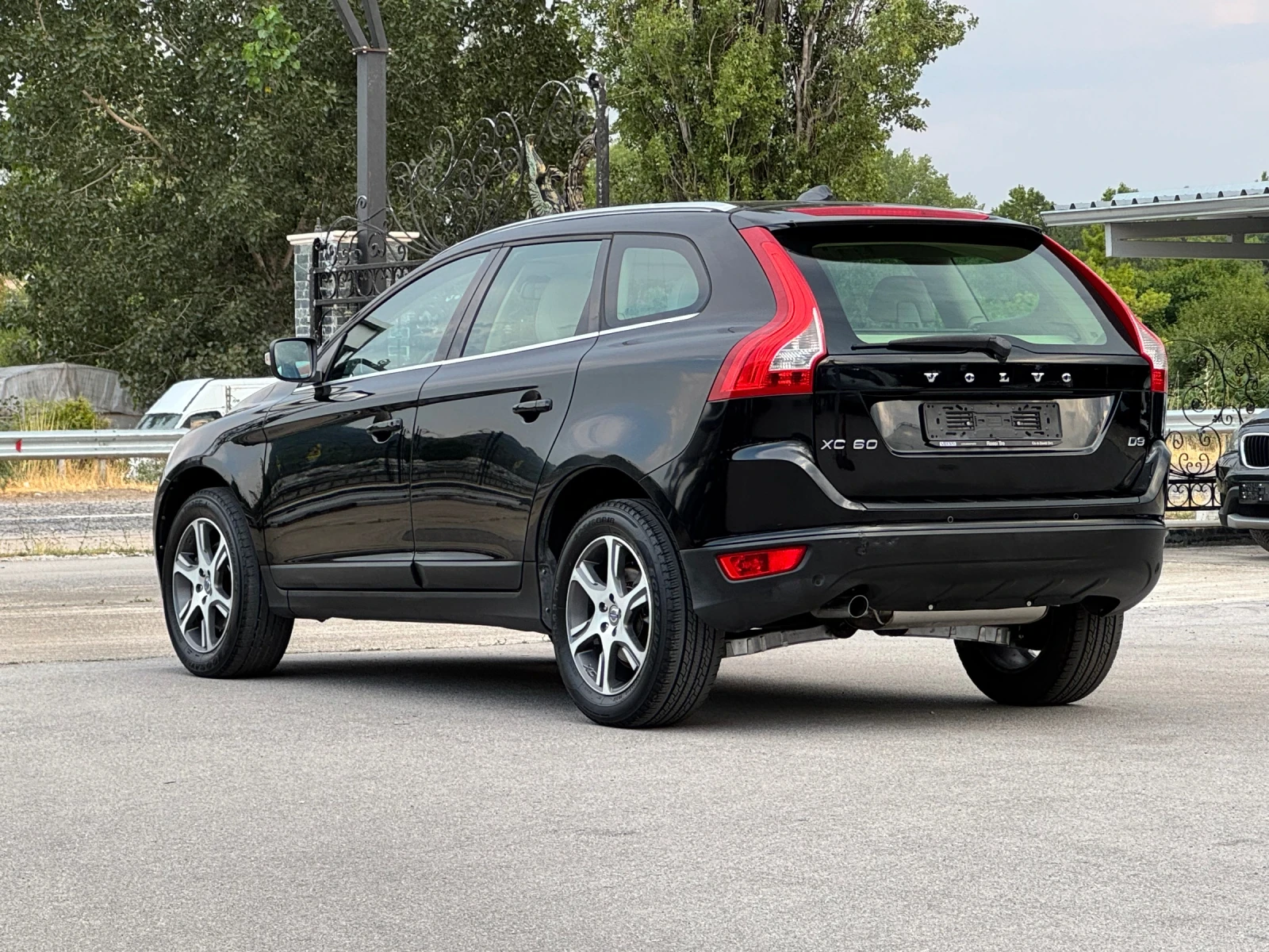 Volvo XC60 2.0D3 ИТАЛИЯ АВТОМАТ - изображение 9