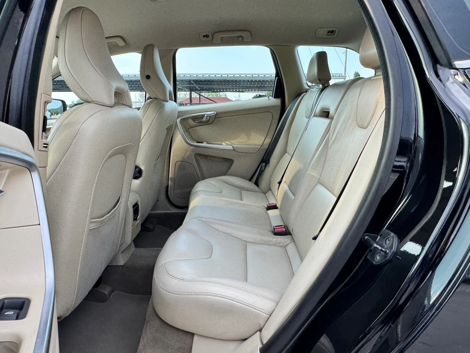 Volvo XC60 2.0D3 ИТАЛИЯ АВТОМАТ - изображение 6