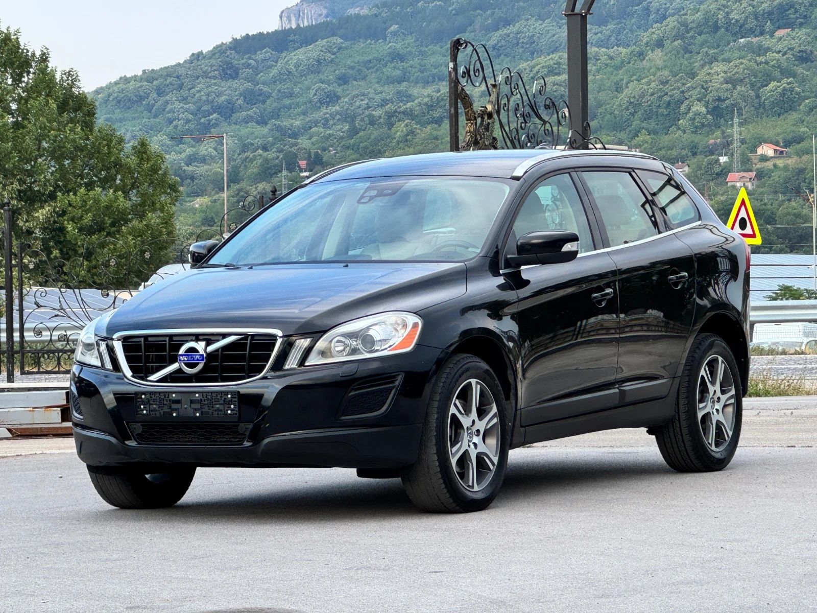 Volvo XC60 2.0D3 ИТАЛИЯ АВТОМАТ - изображение 2