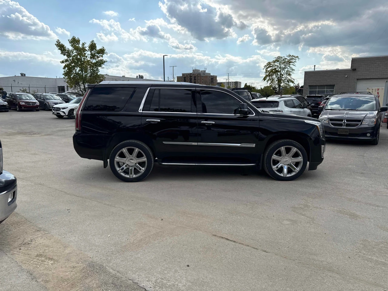 Cadillac Escalade CARFAX* АВТОФИНАНСИРАНЕ БЕЗ ПЪРВОНАЧАЛНА ВНОСКА - изображение 3