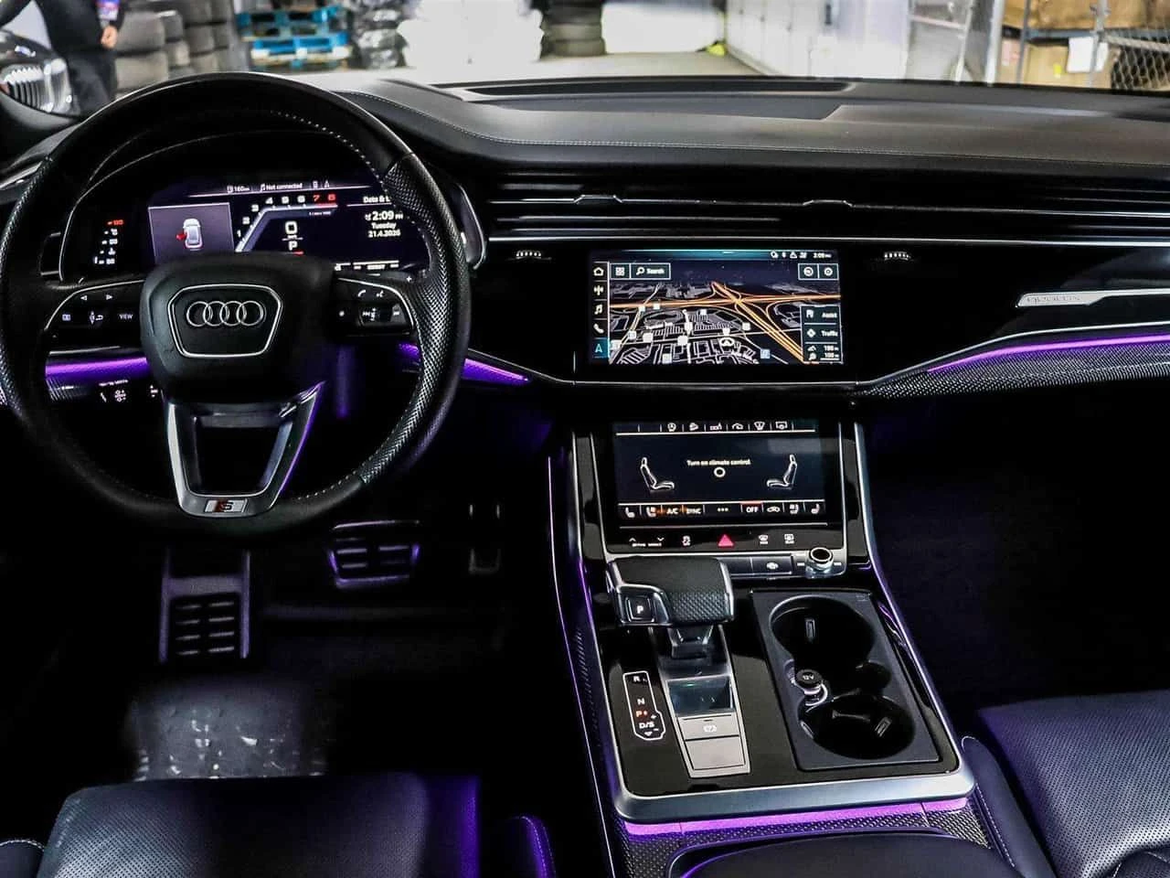 Audi SQ8 quattro Premium Plus  CARFAX, снимка 8 - Автомобили и джипове - 54414255