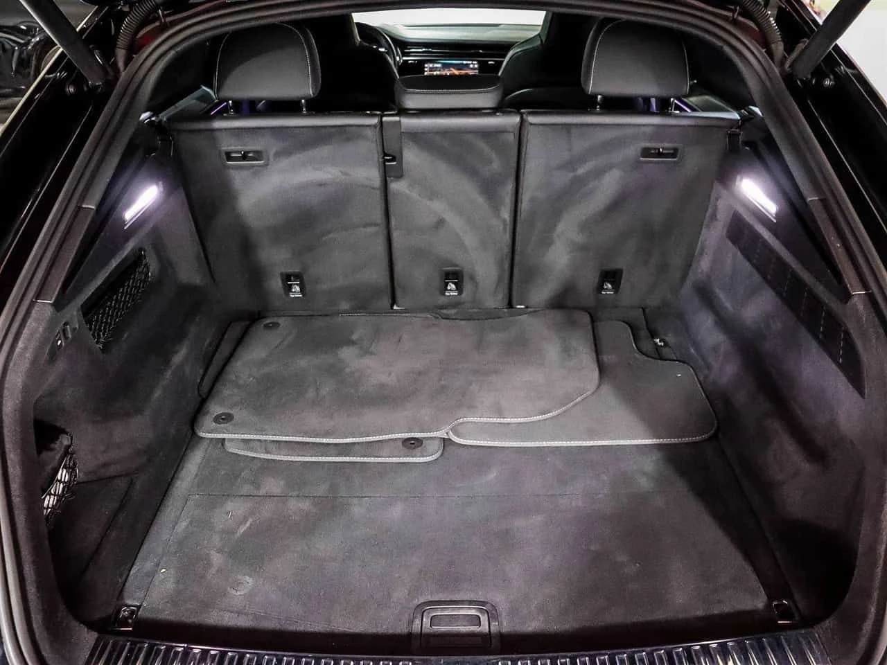 Audi SQ8 quattro Premium Plus  CARFAX, снимка 15 - Автомобили и джипове - 54414255