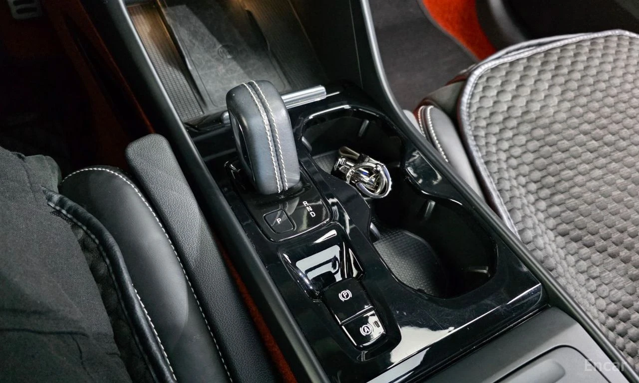 Volvo XC40 T4* R* DESIGN* LANE* ASSIST* ПАНОРАМА* КАМЕРА* , снимка 11 - Автомобили и джипове - 54884158