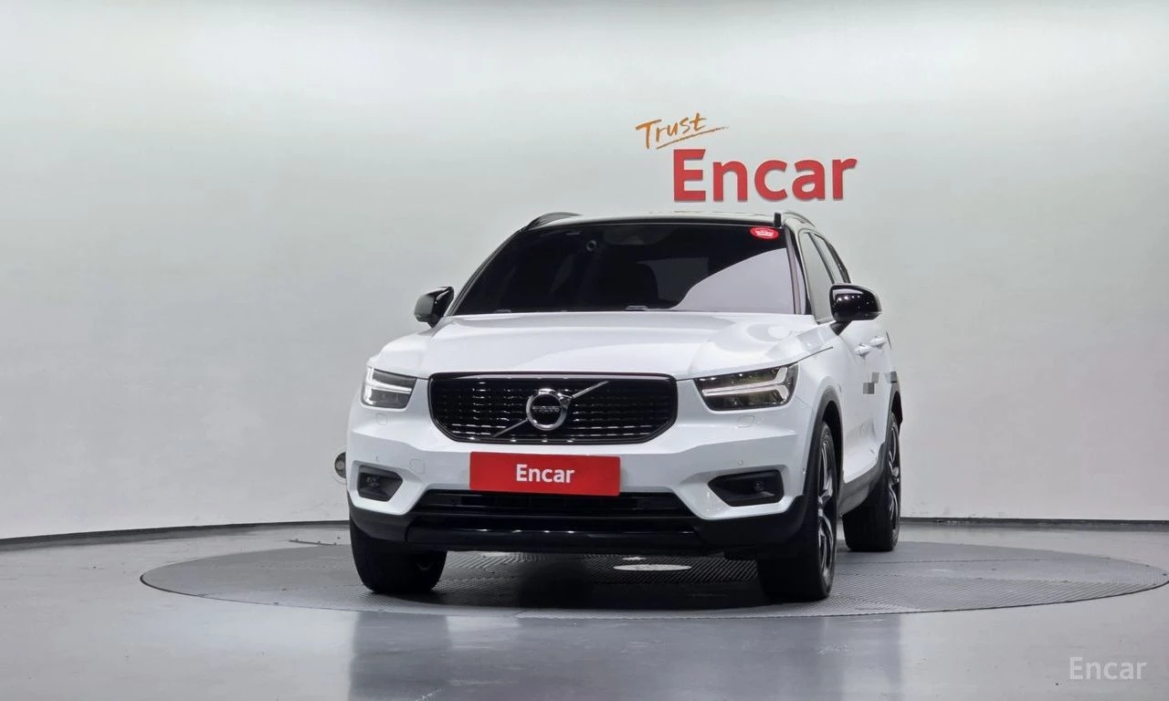 Volvo XC40 T4* R* DESIGN* LANE* ASSIST* ПАНОРАМА* КАМЕРА* , снимка 3 - Автомобили и джипове - 54884158