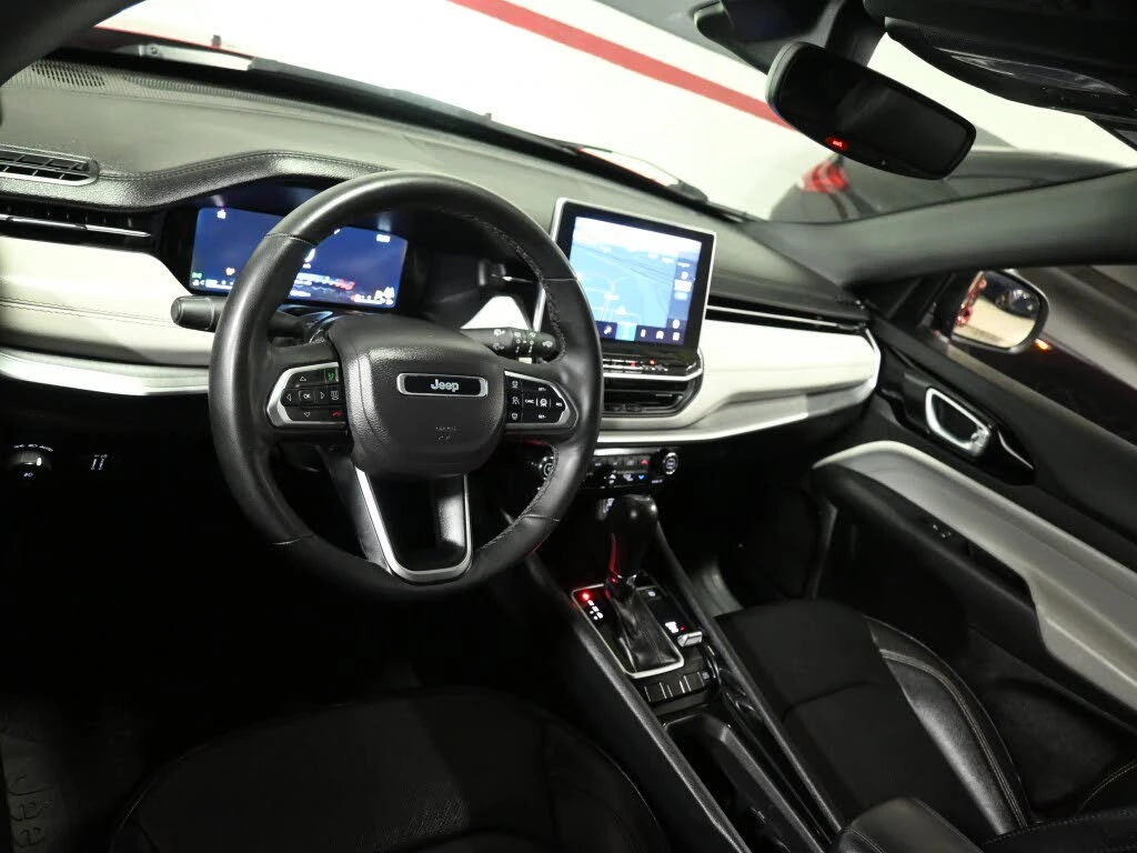 Jeep Compass Limited | 4WD | Дистанционно палене | Carplay , снимка 7 - Автомобили и джипове - 55058453