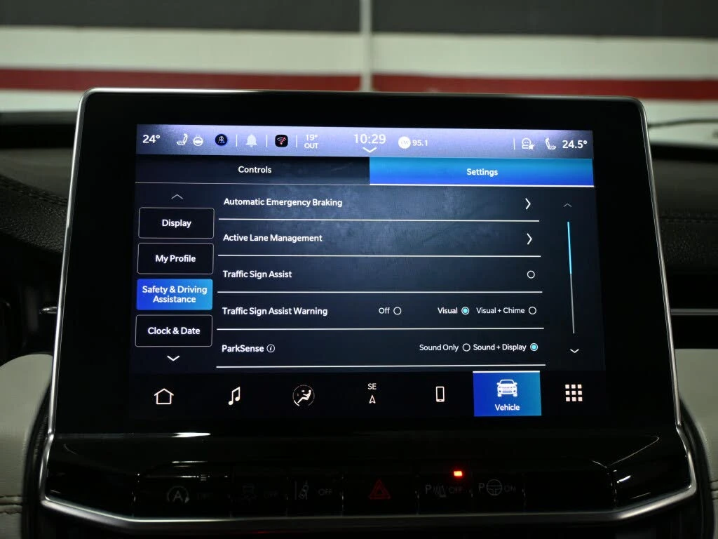 Jeep Compass Limited | 4WD | Дистанционно палене | Carplay , снимка 10 - Автомобили и джипове - 55058453