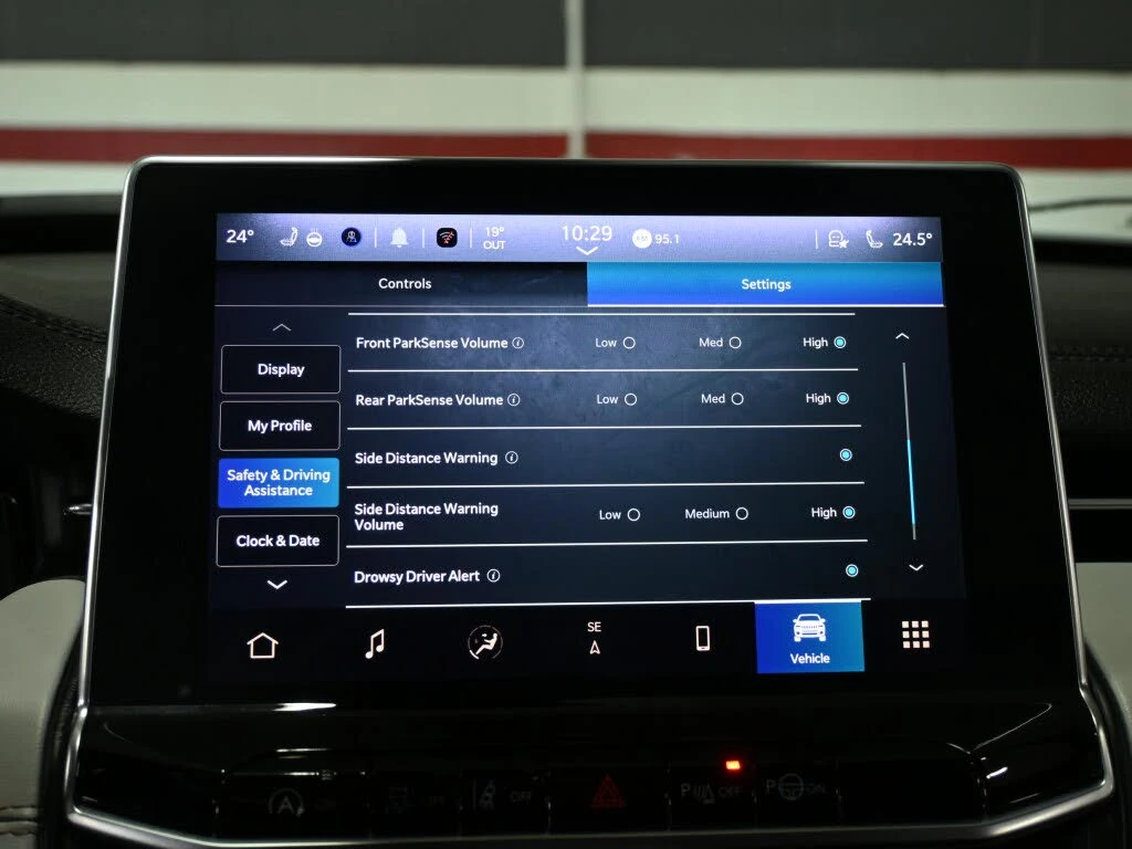 Jeep Compass Limited | 4WD | Дистанционно палене | Carplay , снимка 11 - Автомобили и джипове - 55058453