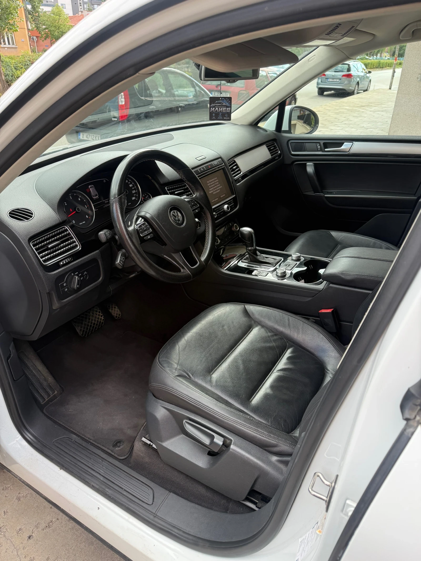 VW Touareg, снимка 6 - Автомобили и джипове - 55415844