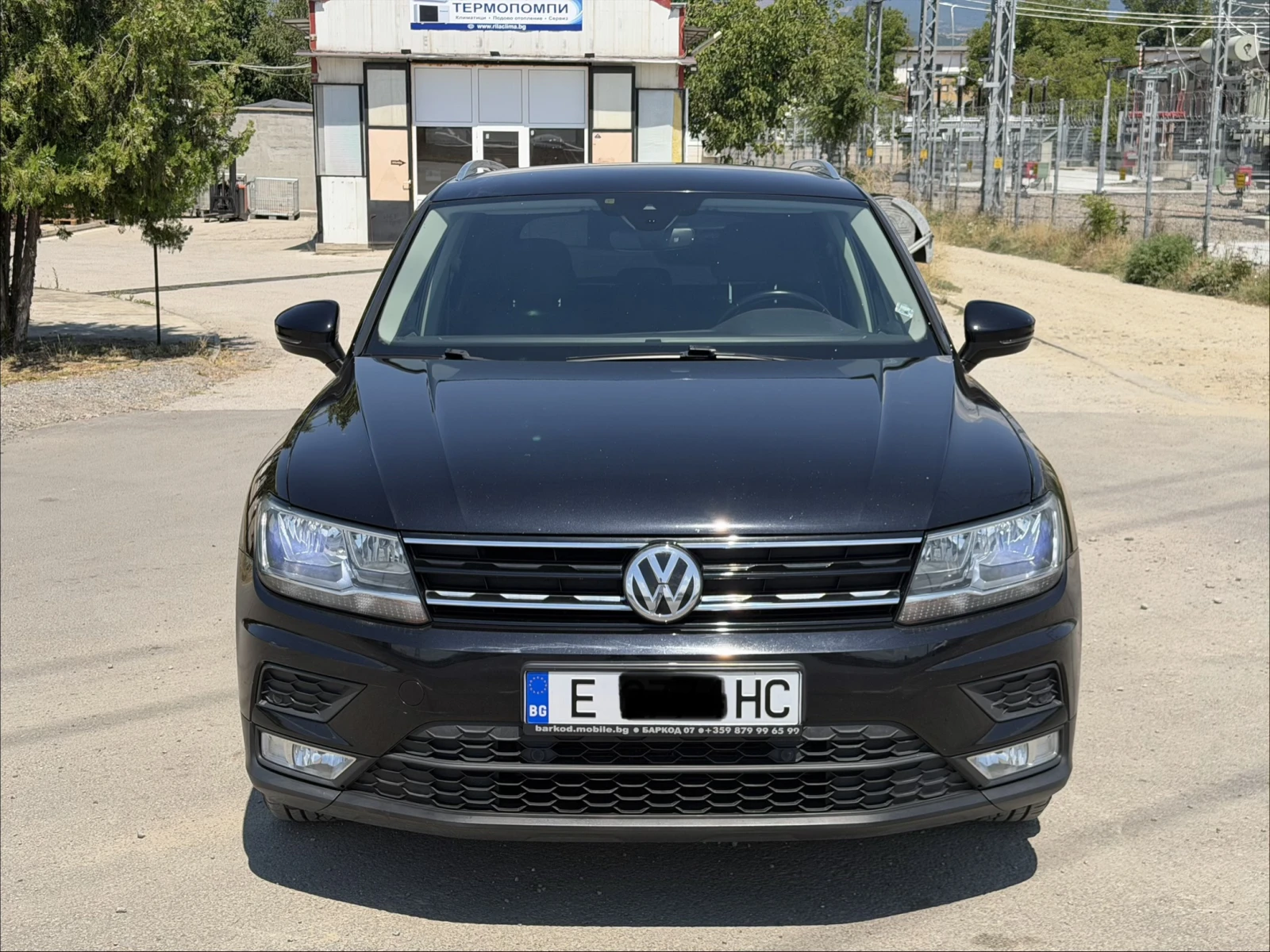 VW Tiguan 1.6 TDi, снимка 2 - Автомобили и джипове - 55554626