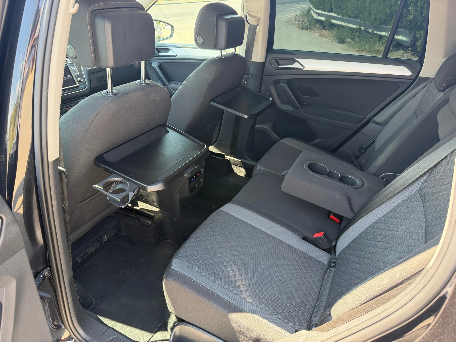 VW Tiguan 1.6 TDi, снимка 10 - Автомобили и джипове - 55554626