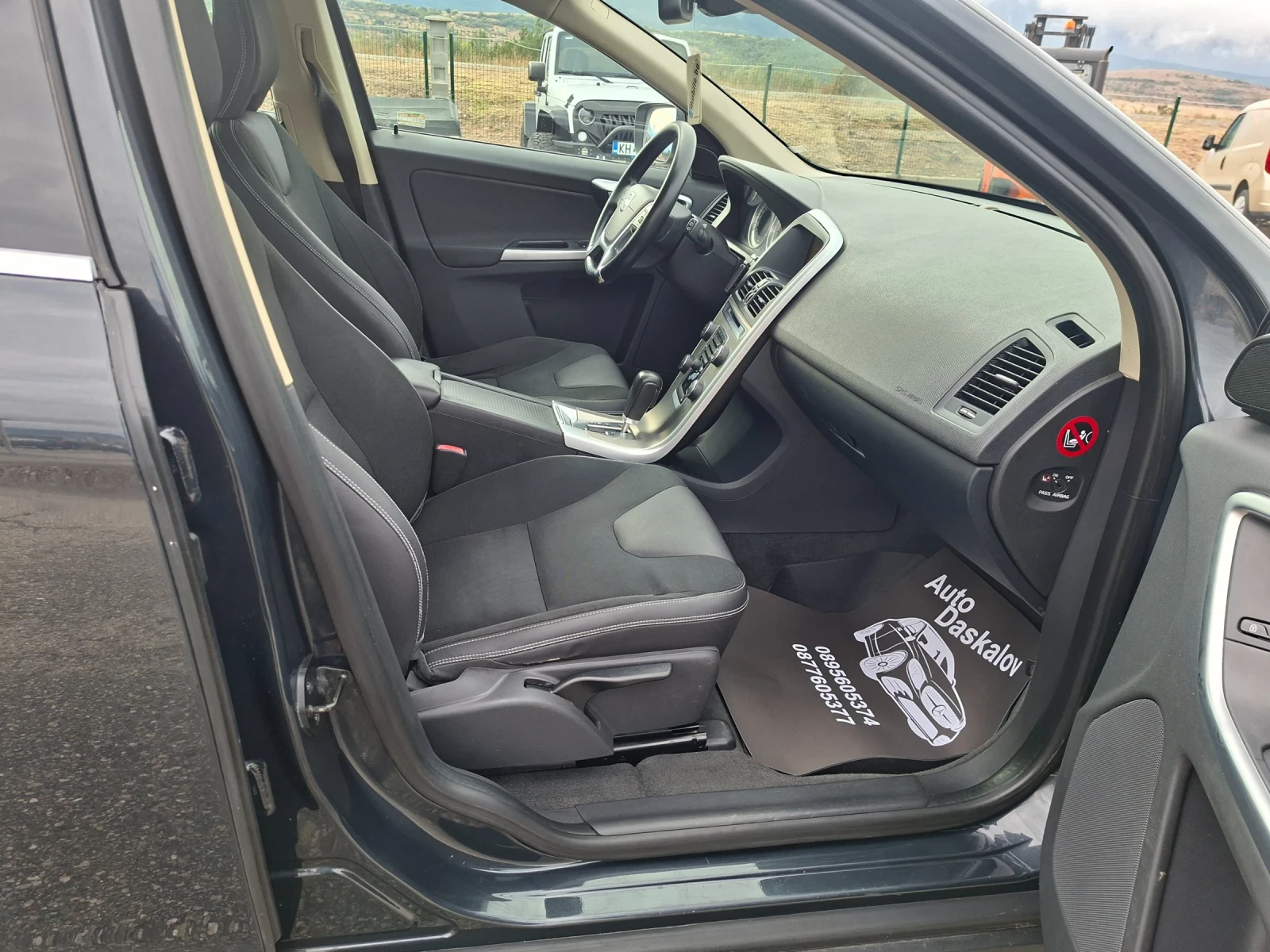 Volvo XC60 2, 4 d D3 4wd, снимка 16 - Автомобили и джипове - 56232798