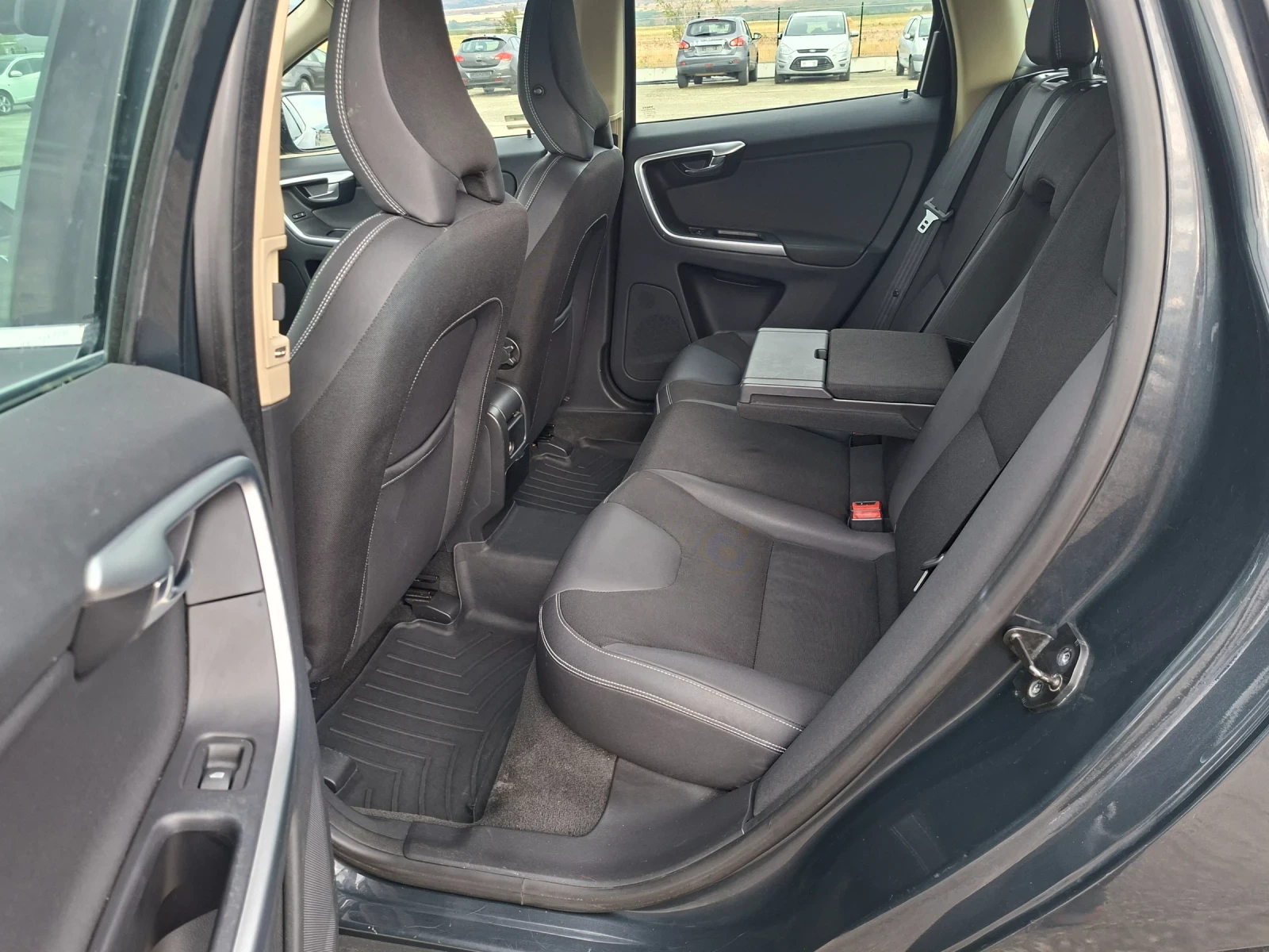 Volvo XC60 2, 4 d D3 4wd, снимка 11 - Автомобили и джипове - 56232798