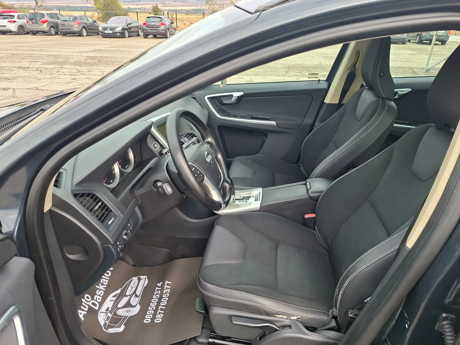 Volvo XC60 2, 4 d D3 4wd, снимка 9 - Автомобили и джипове - 56232798