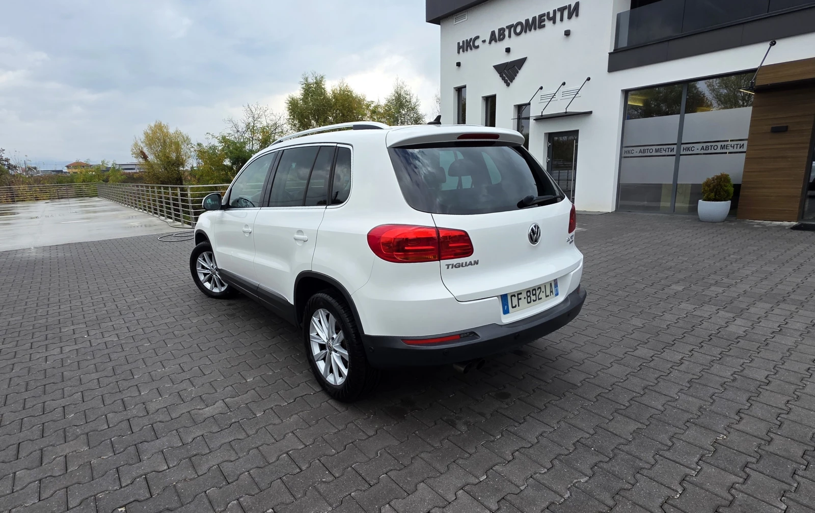 VW Tiguan 4х4 АВТОМАТ FACELIFTЛИЗИНГ, снимка 4 - Автомобили и джипове - 56608387
