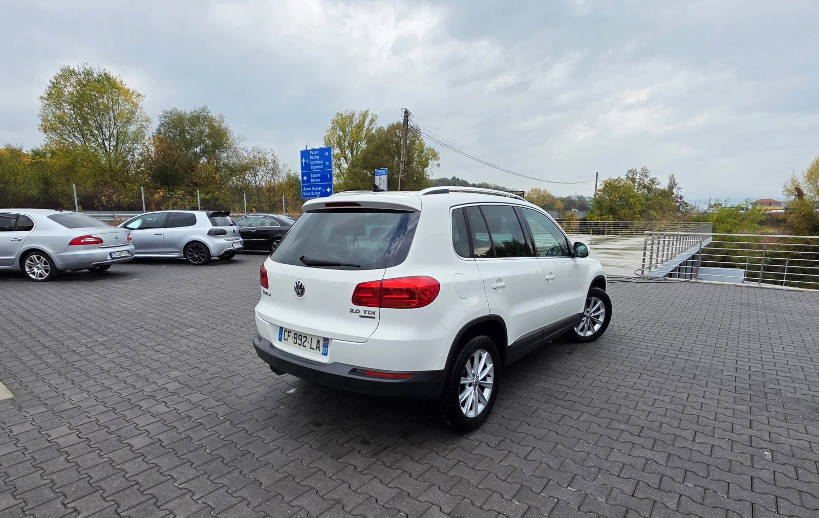 VW Tiguan 4х4 АВТОМАТ FACELIFTЛИЗИНГ, снимка 2 - Автомобили и джипове - 56608387