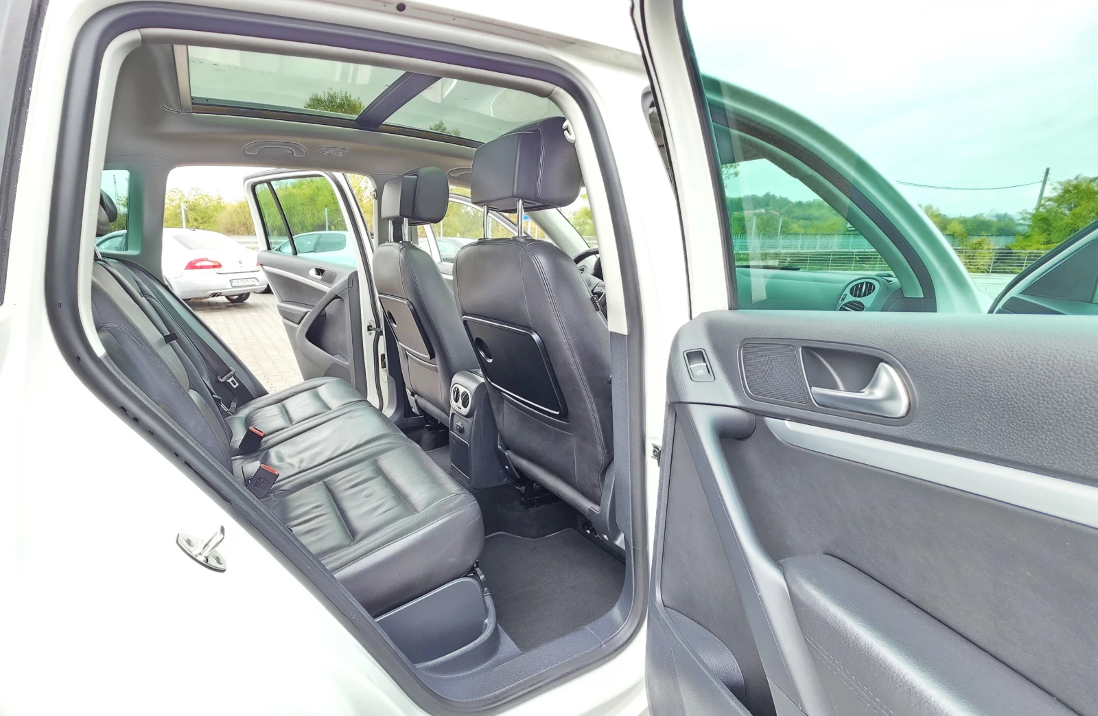 VW Tiguan 4х4 АВТОМАТ FACELIFTЛИЗИНГ, снимка 12 - Автомобили и джипове - 56608387