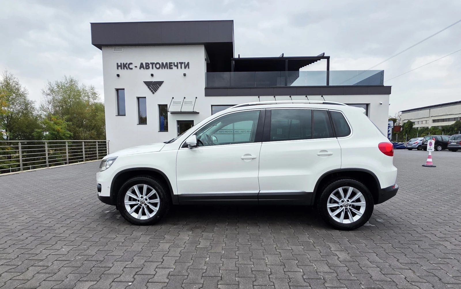 VW Tiguan 4х4 АВТОМАТ FACELIFTЛИЗИНГ, снимка 6 - Автомобили и джипове - 56608387