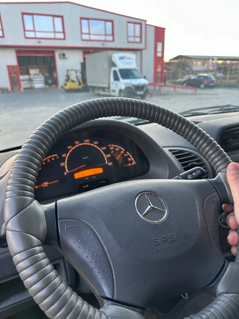 Mercedes-Benz 413 До3.5 тона двойна гума, снимка 9 - Бусове и автобуси - 48014485