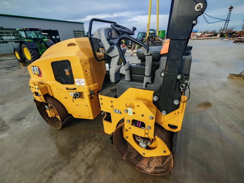 Валяк BOMAG CAT CB2.7 лизинг с първоначална вноска 3, 5%, снимка 2 - Индустриална техника - 49680362