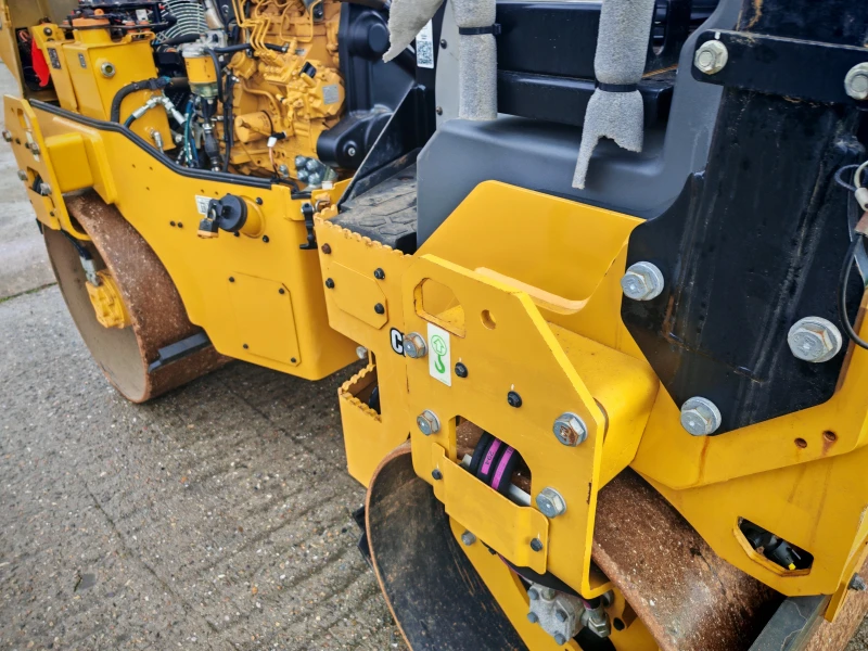 Валяк BOMAG CAT CB2.7 лизинг с първоначална вноска 3, 5%, снимка 9 - Индустриална техника - 49680362