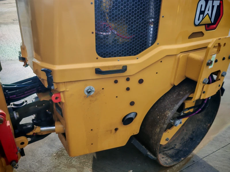 Валяк BOMAG CAT CB2.7 лизинг с първоначална вноска 3, 5%, снимка 6 - Индустриална техника - 49680362