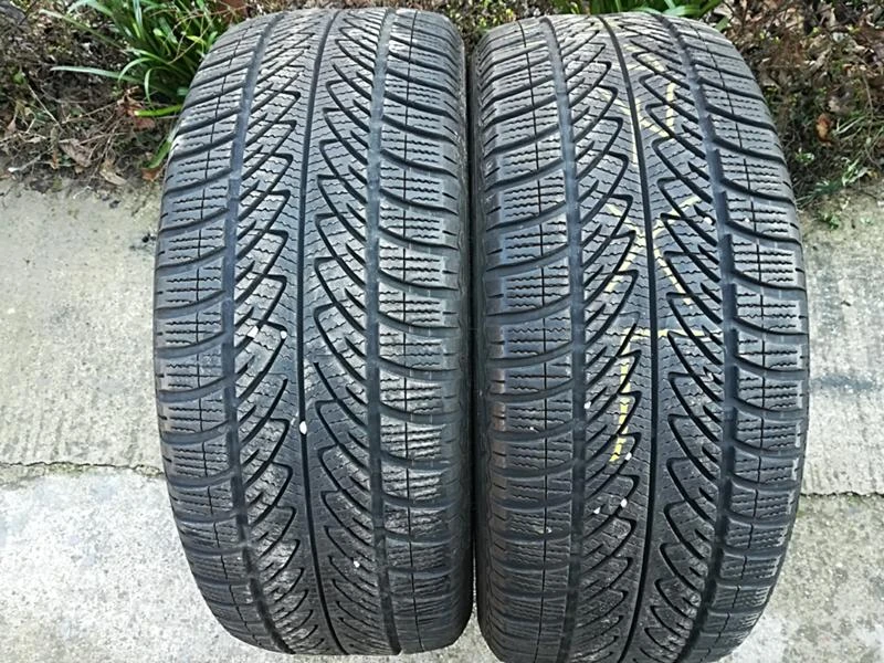 Гуми Зимни 215/55R17, снимка 1 - Гуми и джанти - 23733199