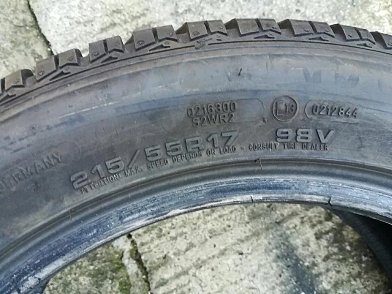 Гуми Зимни 215/55R17, снимка 5 - Гуми и джанти - 23733199