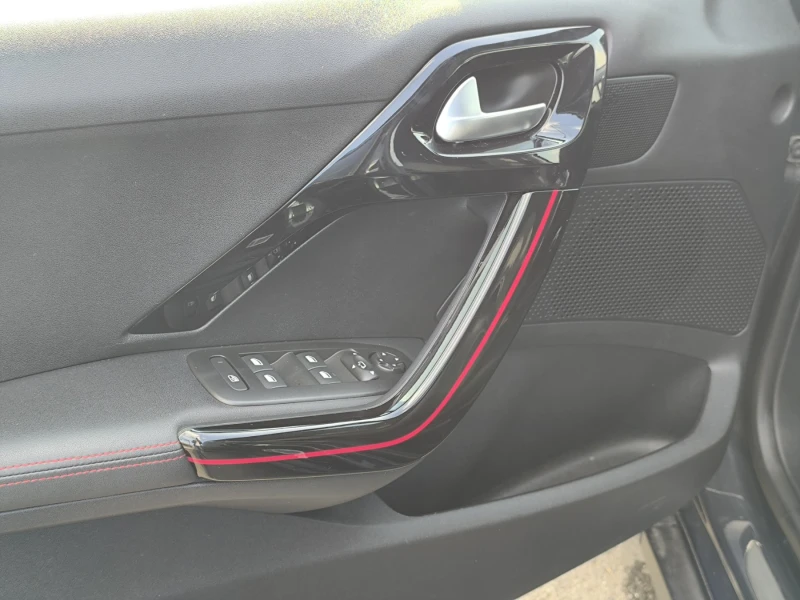 Peugeot 2008 1.5HDI/GT LINE, снимка 12 - Автомобили и джипове - 48233134