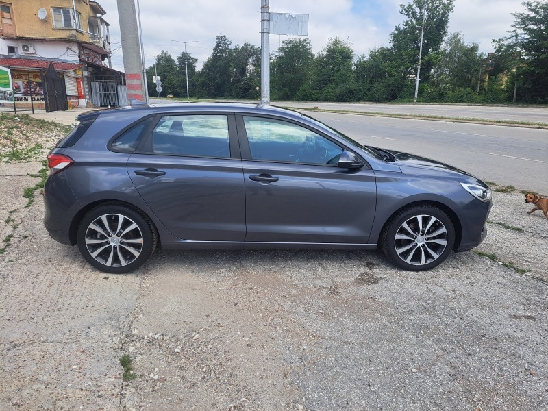 Hyundai I30 1.6 NAVI,LED, снимка 4 - Автомобили и джипове - 45072728