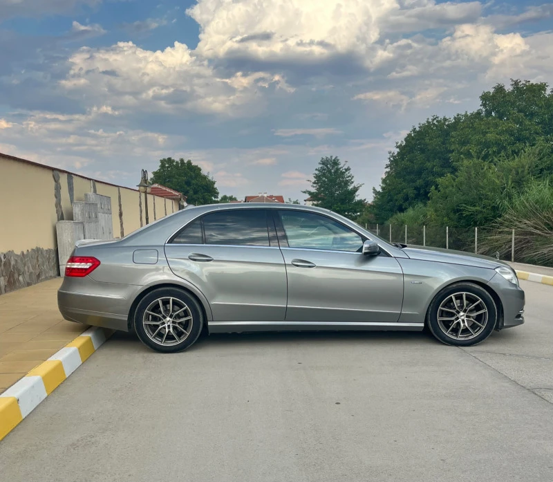 Mercedes-Benz E 220, снимка 5 - Автомобили и джипове - 47289950