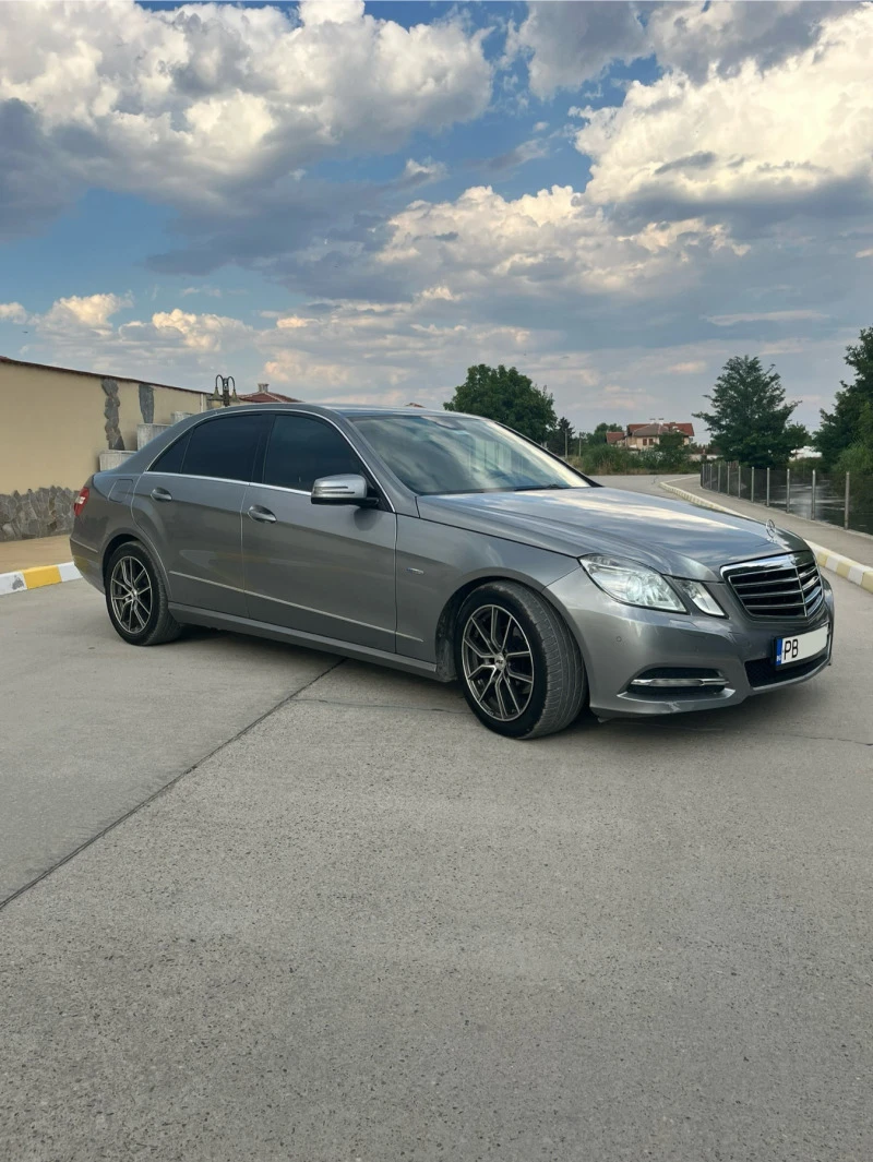 Mercedes-Benz E 220, снимка 1 - Автомобили и джипове - 47289950