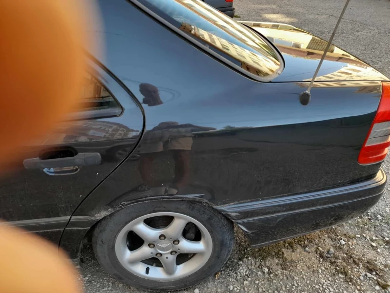 Mercedes-Benz C 220, снимка 15 - Автомобили и джипове - 52437408