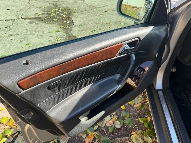 Mercedes-Benz C 270 2.7CDI, снимка 12 - Автомобили и джипове - 52834226