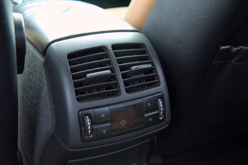 Mercedes-Benz E 320 CDI, снимка 10 - Автомобили и джипове - 53343957