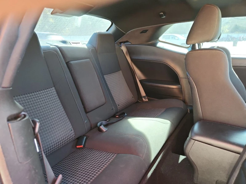 Dodge Challenger R/T, снимка 9 - Автомобили и джипове - 53379188