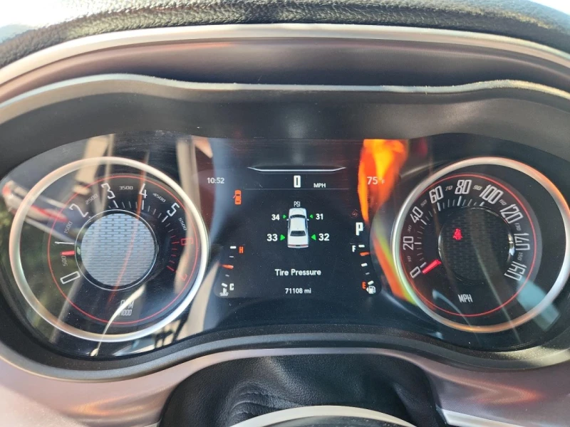 Dodge Challenger R/T, снимка 10 - Автомобили и джипове - 53379188